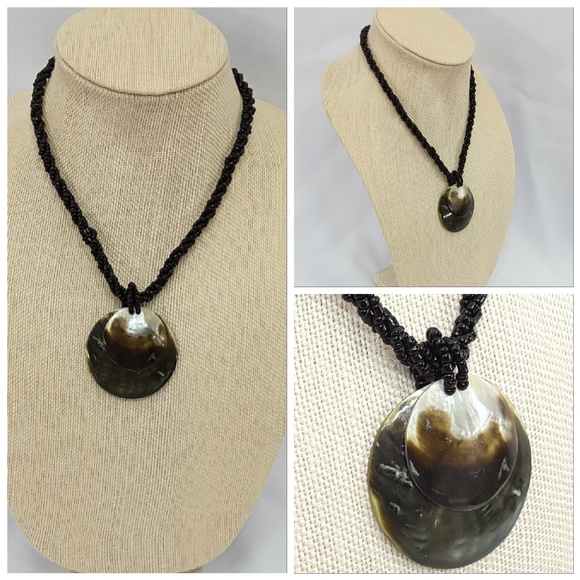 Shell Pendant on Glass Seed Beads, 20" Necklace - Picture 5 of 8